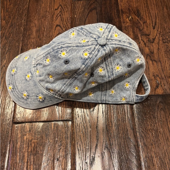 American Eagle Denim Cap with Daisy Embroidery - Picture 2 of 4